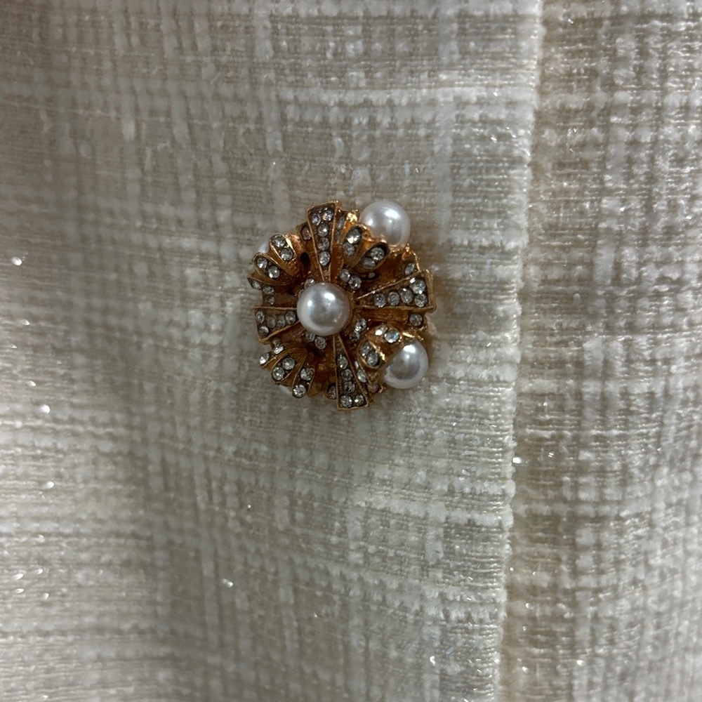 L'ATISTE Textured Cream Blazer with Pearl Button - Picture 4 of 10
